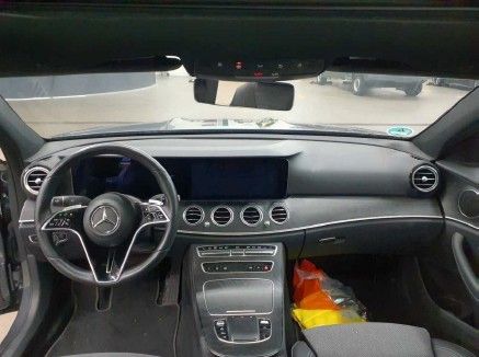 Fahrzeugabbildung Mercedes-Benz E 220d Avantgarde+Distr+Pano+AHK+MultiB+Ambiente