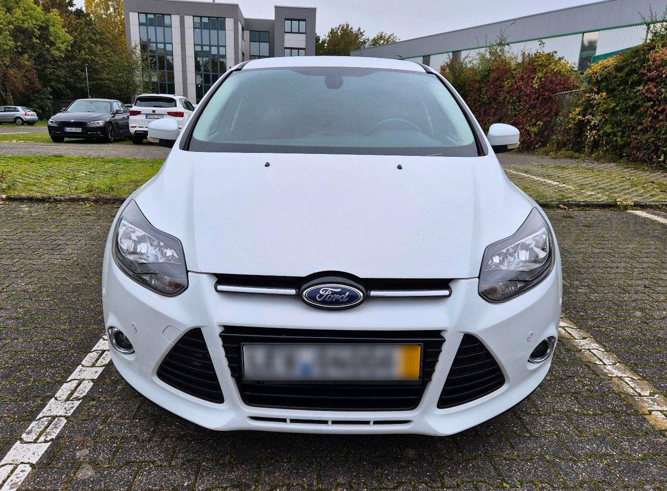 Ford Focus 2013 — interior