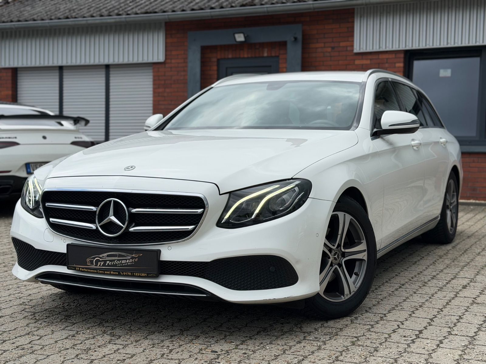 MERCEDES-BENZ E 220