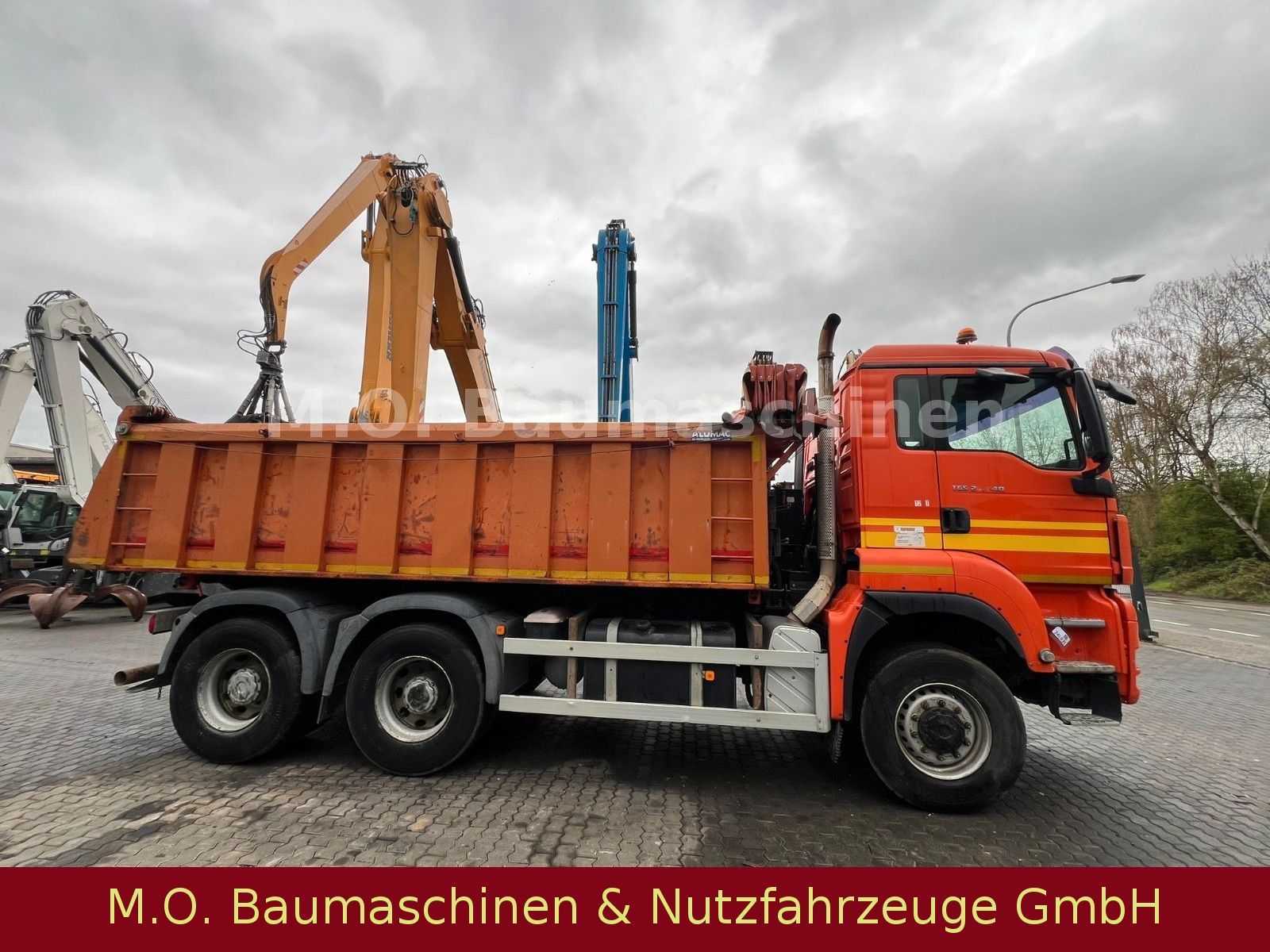 Fahrzeugabbildung MAN TGS 26.440 / 6x6 /3-Seitenkipper / Plane / AC /