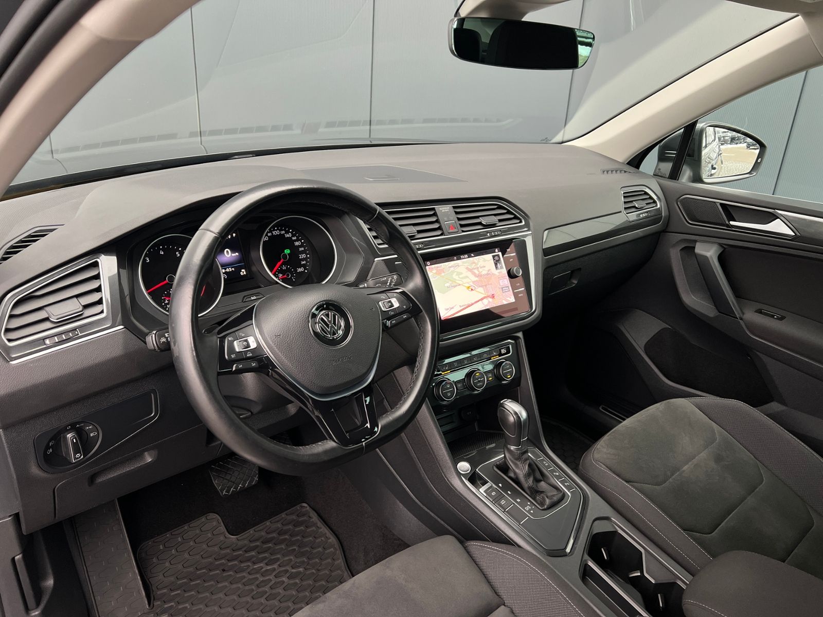 Fahrzeugabbildung Volkswagen Tiguan Comfortline 1.4 TSI DSG *LED, ergoActive,