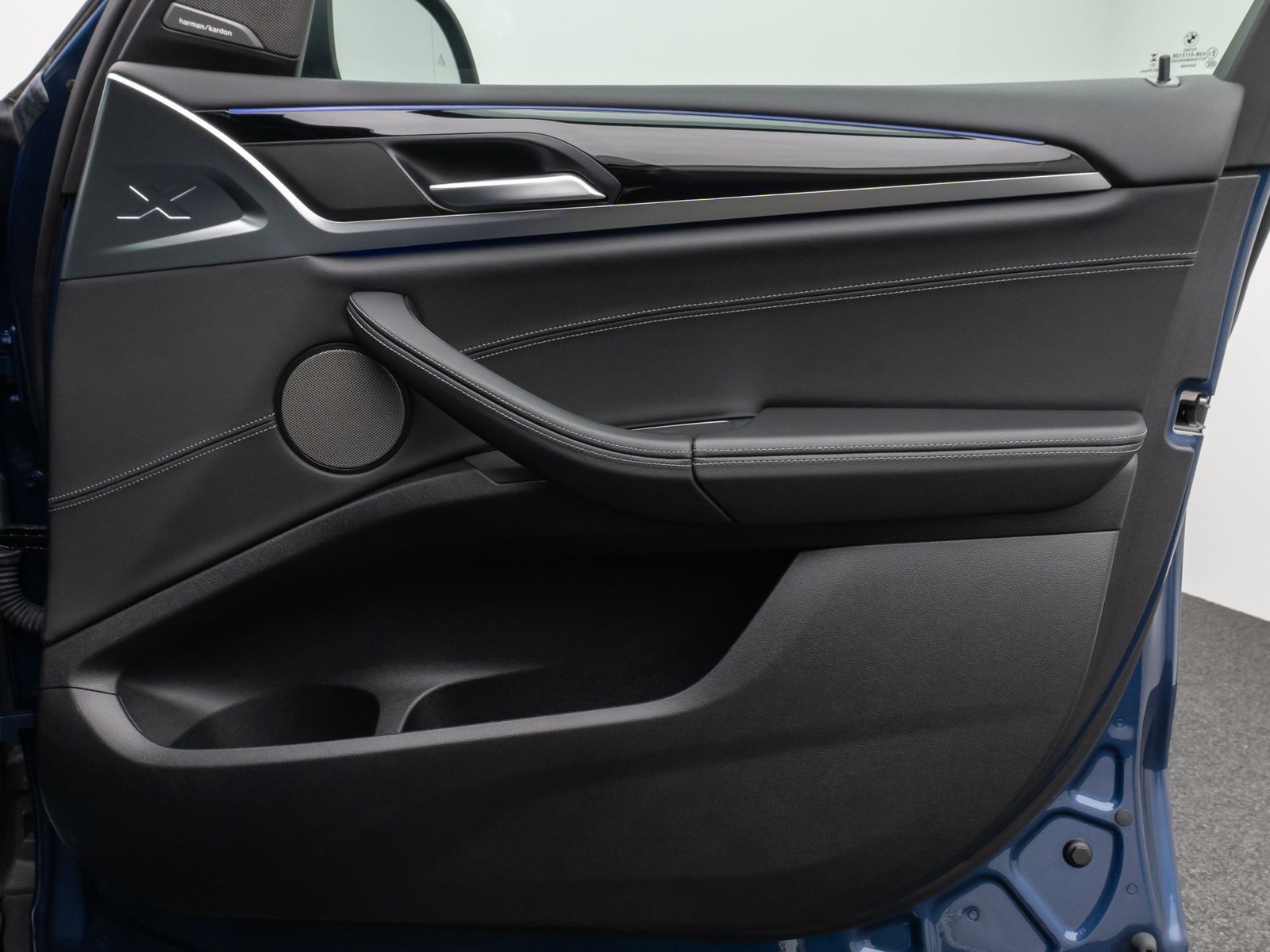 Fahrzeugabbildung BMW X3 xD30d Sport Kamera Laser HUD H/K Komfort AHK