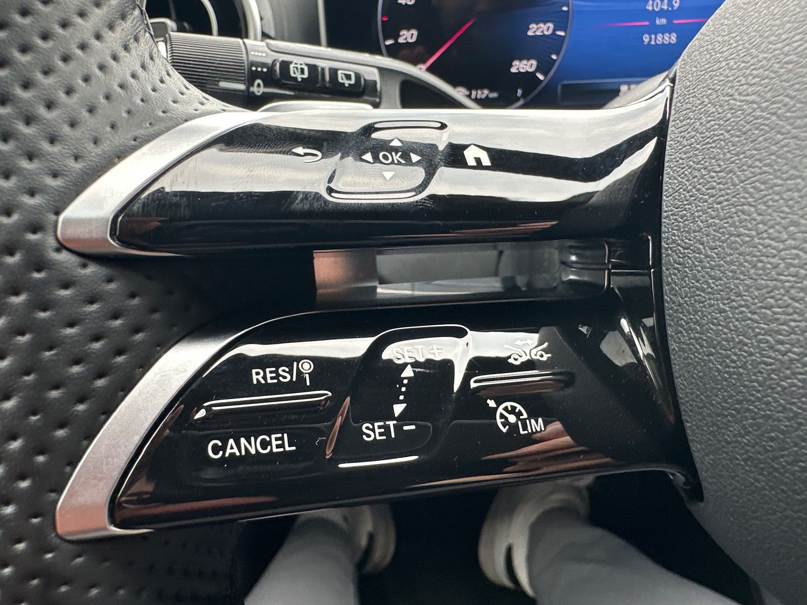 Fahrzeugabbildung Mercedes-Benz C 300d T AMG Line NAV+LED+VCOCK+LEDER+18ZO+ALARM