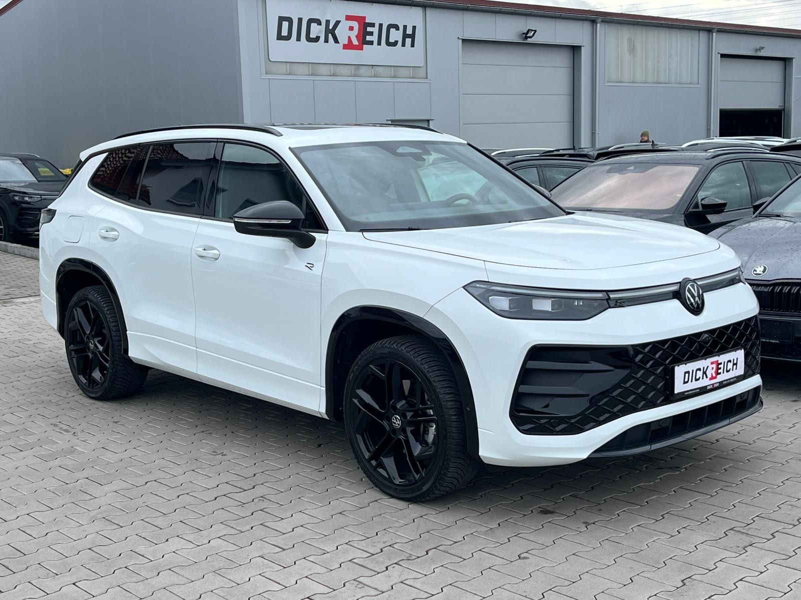 Fahrzeugabbildung Volkswagen Tayron 2.0 TDI 4M R-Line 7S*IQ-L.*LEDER*PANO*HUD