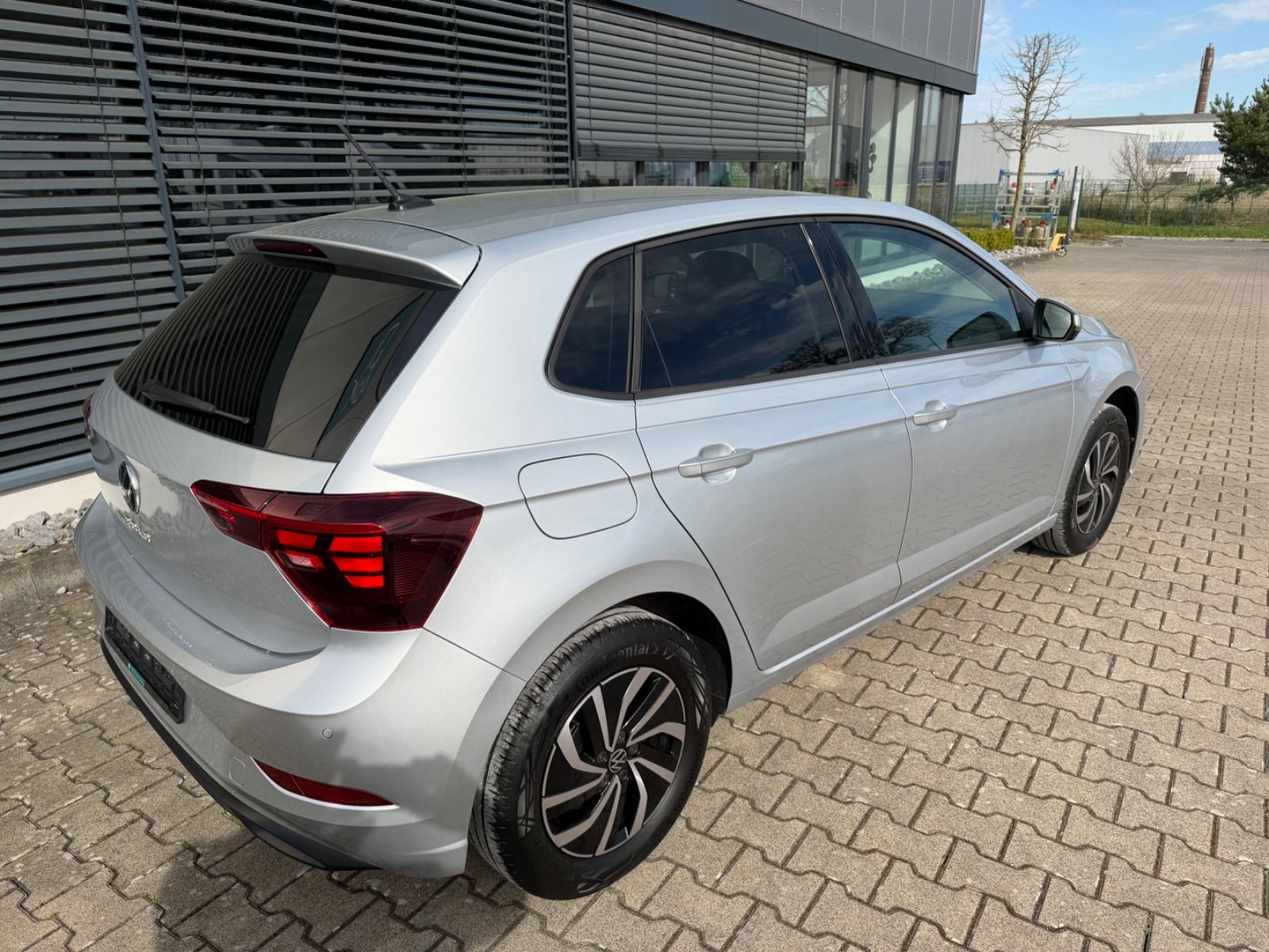 Fahrzeugabbildung Volkswagen Polo VI 1.0 TSI Life DSG LED Garantie