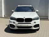 BMW X5M xDrive 30 d/HeadUp/Leder/Panorama/7Sitze.Top - BMW X5 in Düsseldorf
