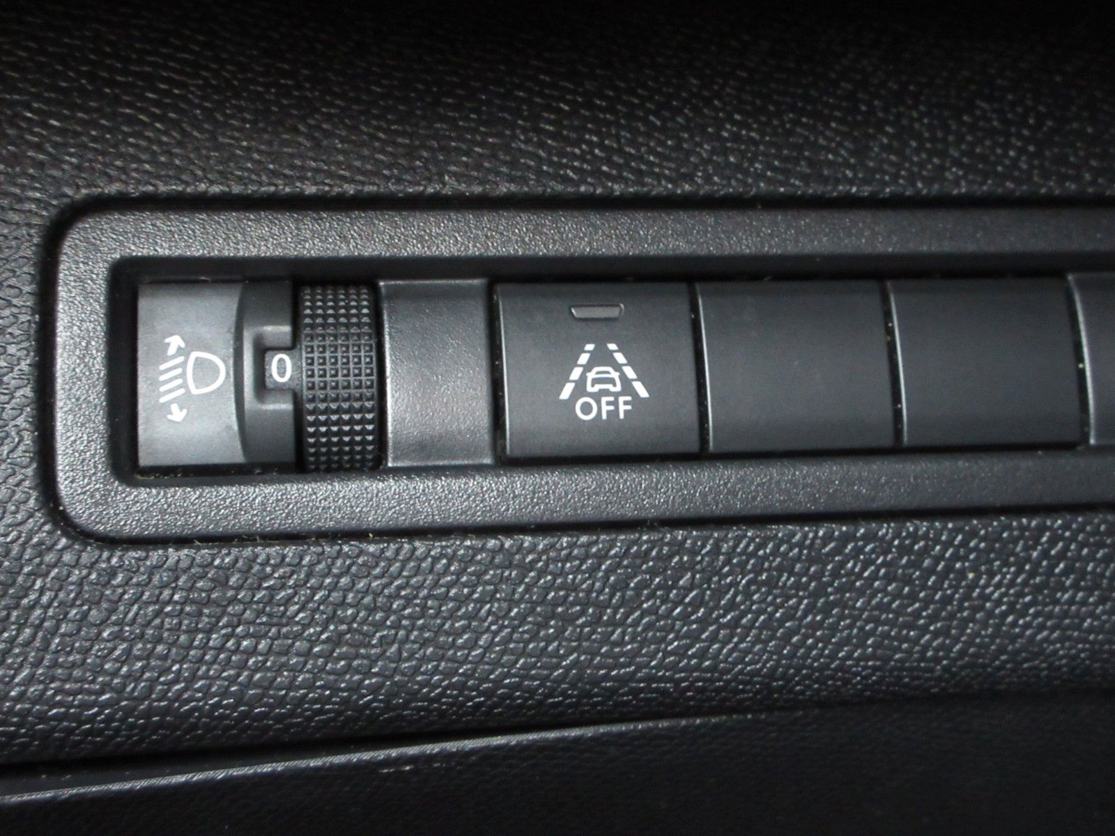 Fahrzeugabbildung Peugeot 5008 Allure Pack 1.5D LED/NAVI/AHK/PDC/R´CAM