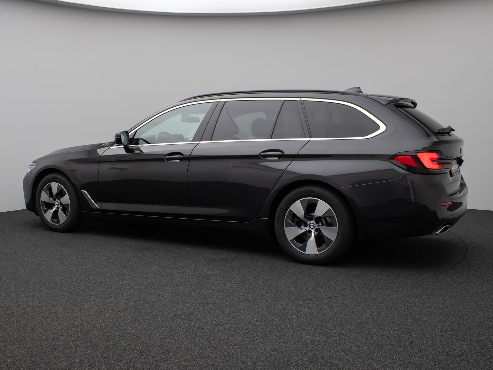 Fahrzeugabbildung BMW 520d Kamera Laser HUD DAB HiFi Stop&Go AHK Sport