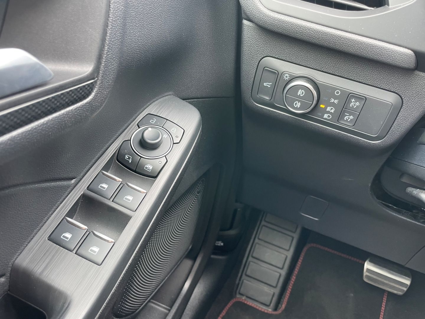 Fahrzeugabbildung Ford Kuga ST-Line X LED B&O elek Sitze und Heckkl