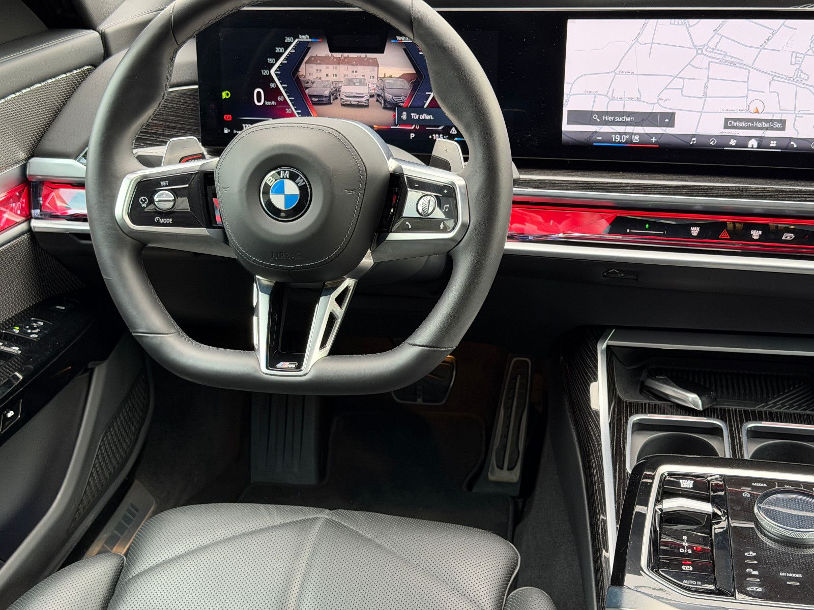 Fahrzeugabbildung BMW 740 d xDrive M Sport/CINEMA-TV/SKY LOUNGE/ICONIC