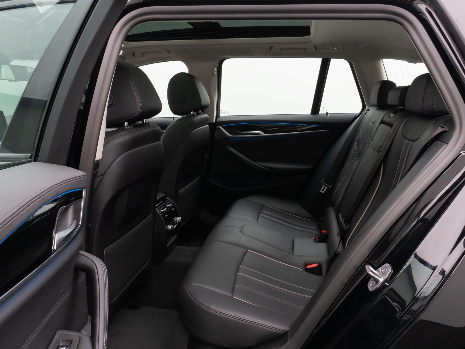 Fahrzeugabbildung BMW 530e Luxury Line Panorama Kamera HUD DAB 4xKlima