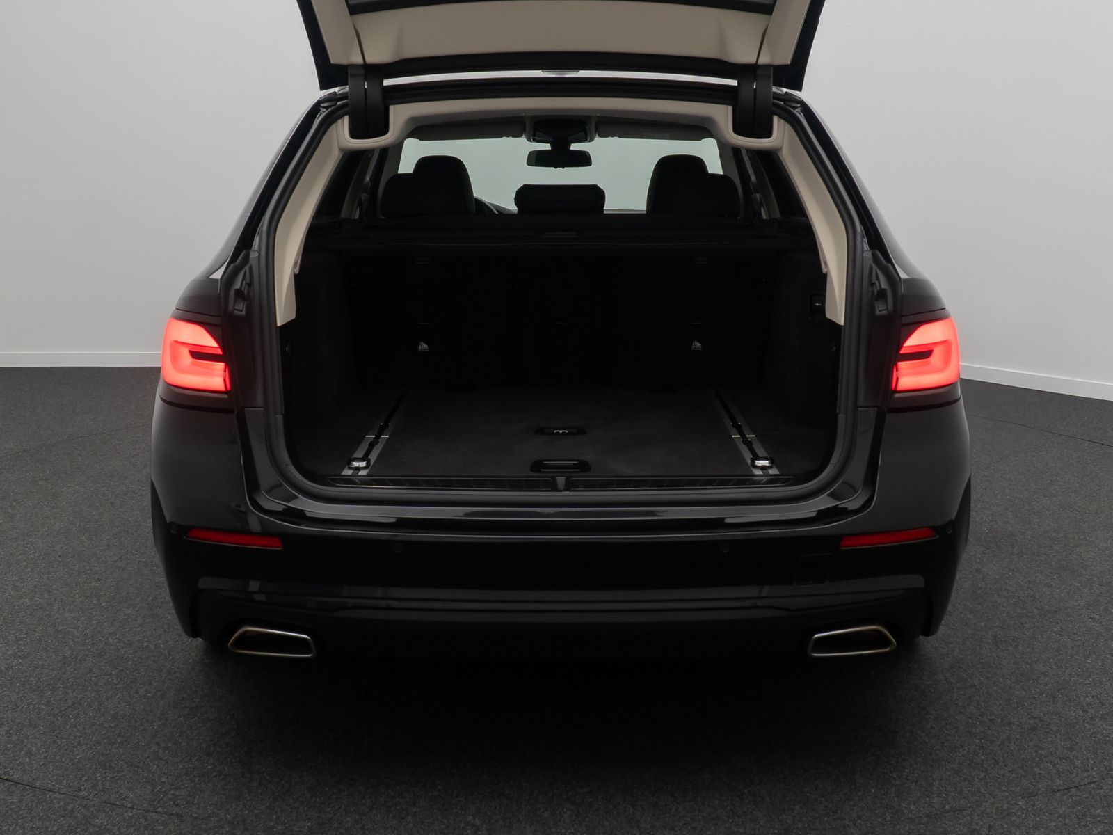 Fahrzeugabbildung BMW 520d xD Laser ACC HUD DAB Kamera DisplKey Alarm