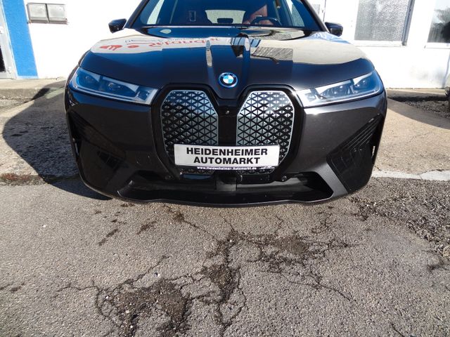 Fahrzeugabbildung BMW iX 40 xDrive Sport/1.Hd/SkyLounge/Laser/Ha/Ka