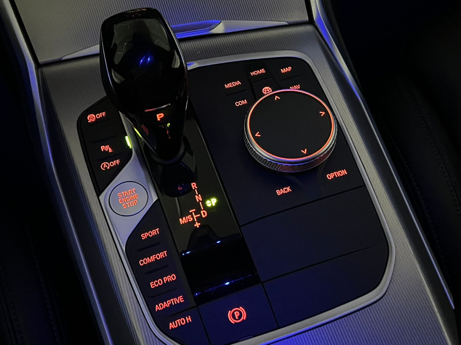 Fahrzeugabbildung BMW 320 d xDrive M SPORT/PANO/HuD/H&K/VRTL COCKPIT