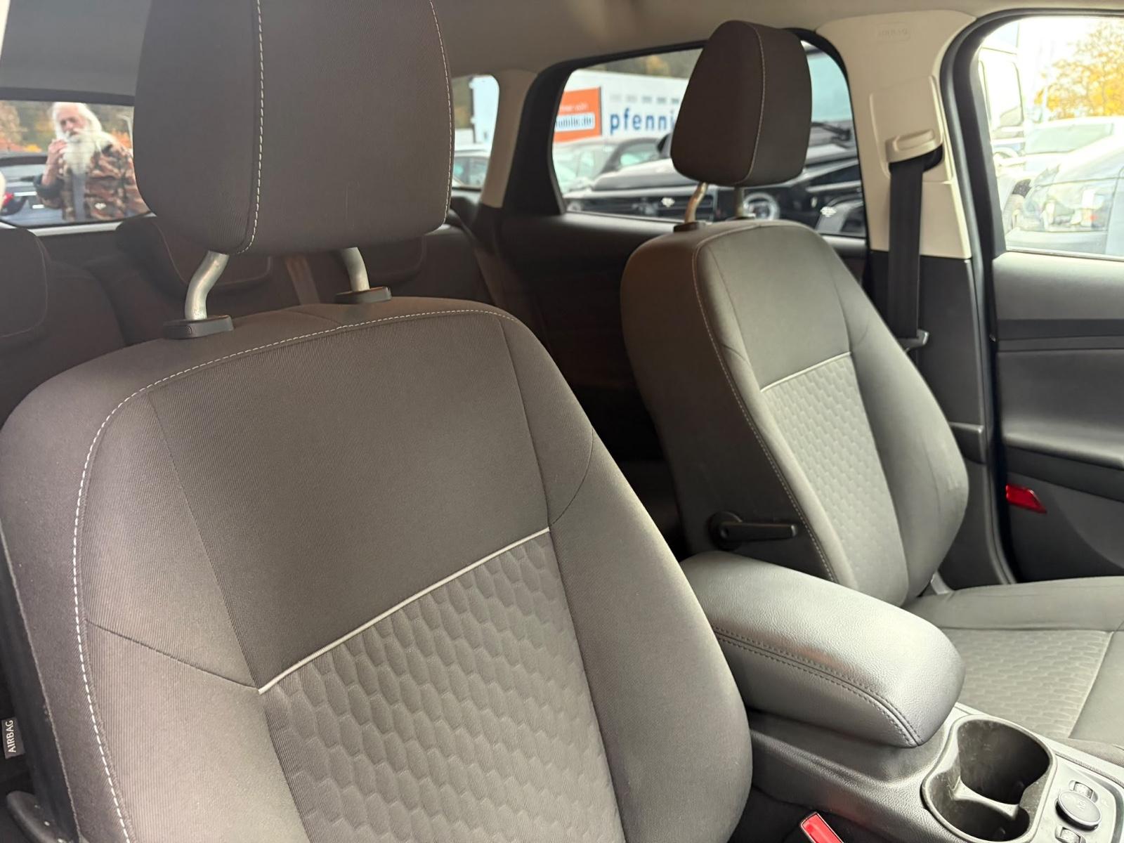 Ford Focus 2014 — photo 18