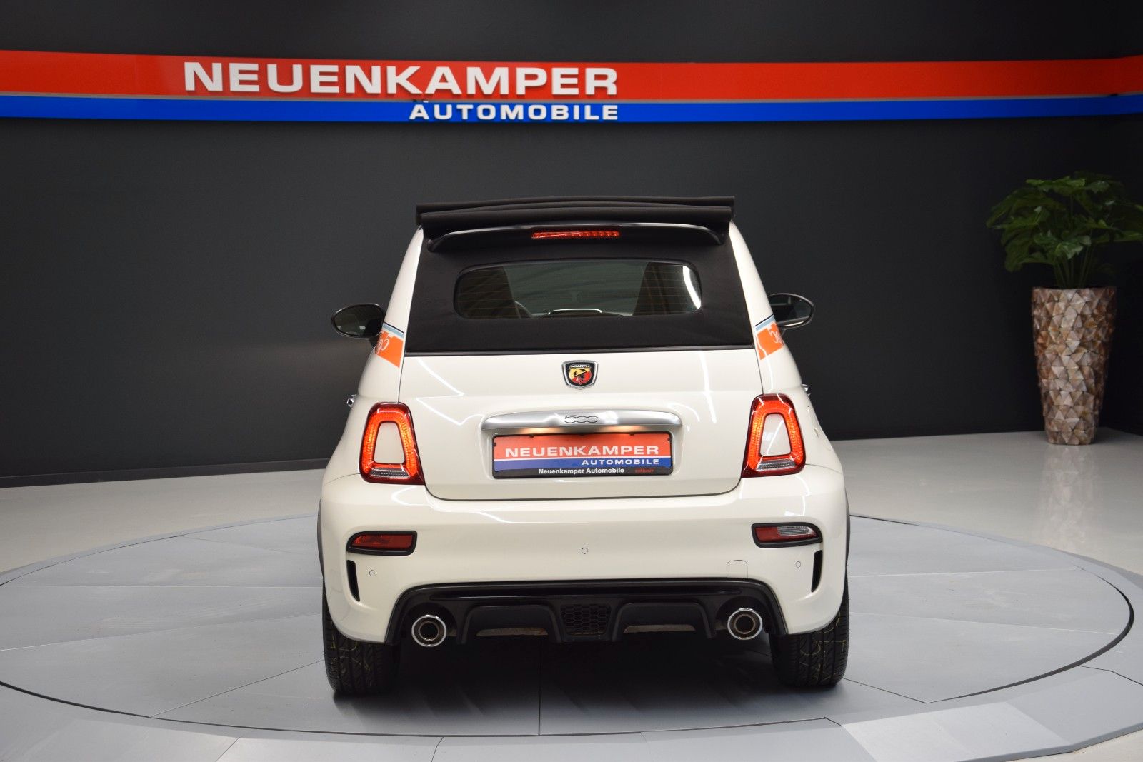 Fahrzeugabbildung Abarth 595C LED PDC CarPlay Android Auto PDC Faltdach