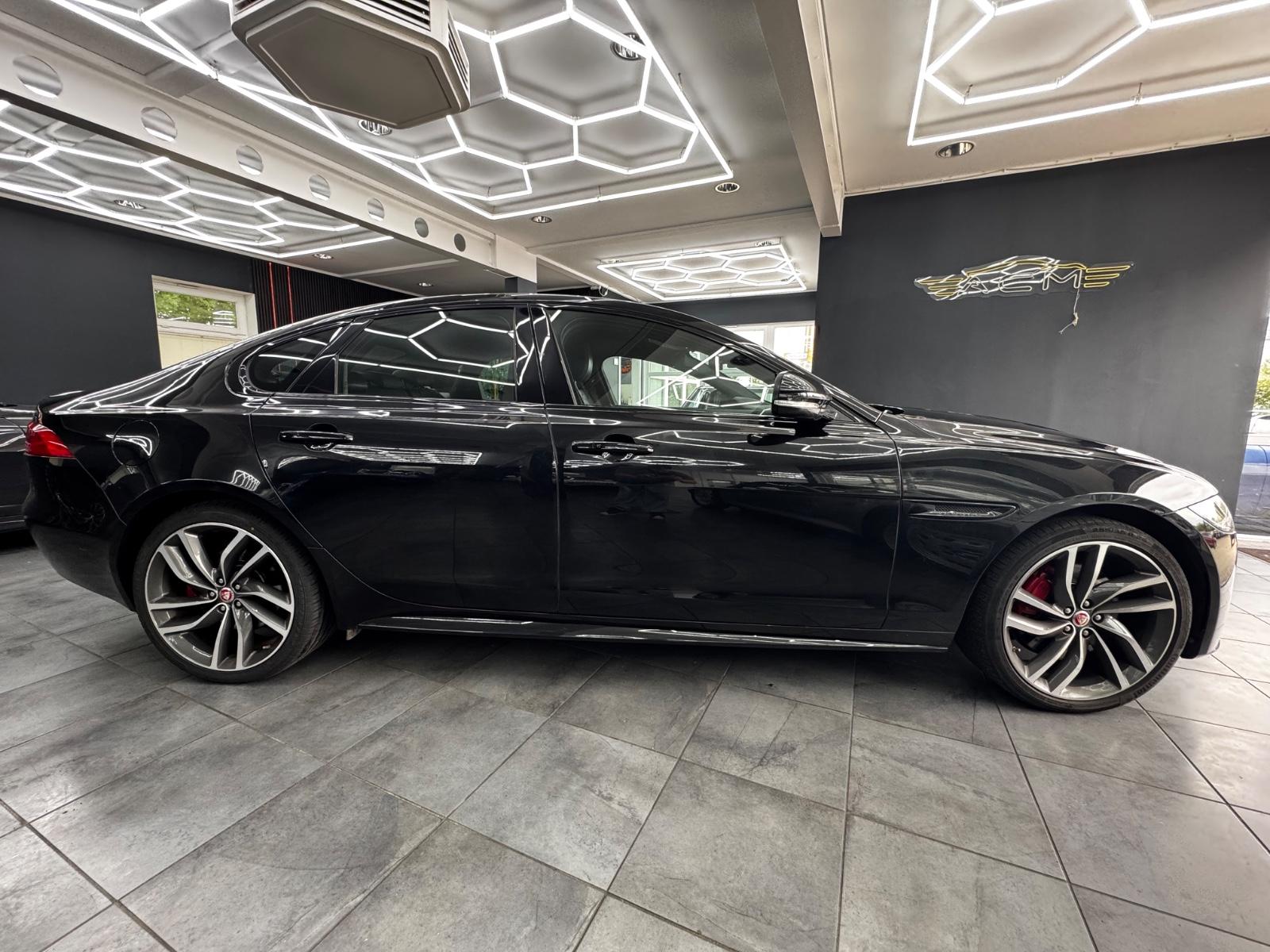 Jaguar XF S 3.0 V6 Compresseur 381 ch BVA / Meridian / Cuir / Caméra de recul / Jantes 20"