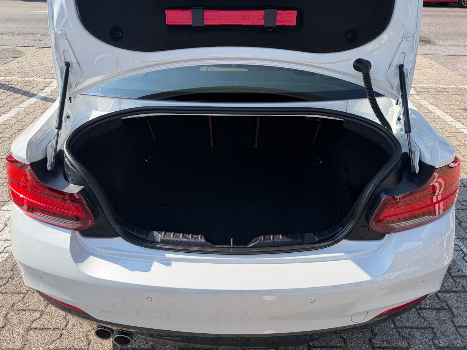 Fahrzeugabbildung BMW 230i Coupe M SPORT AUTOMATIK LED LEDER CAR PLAY
