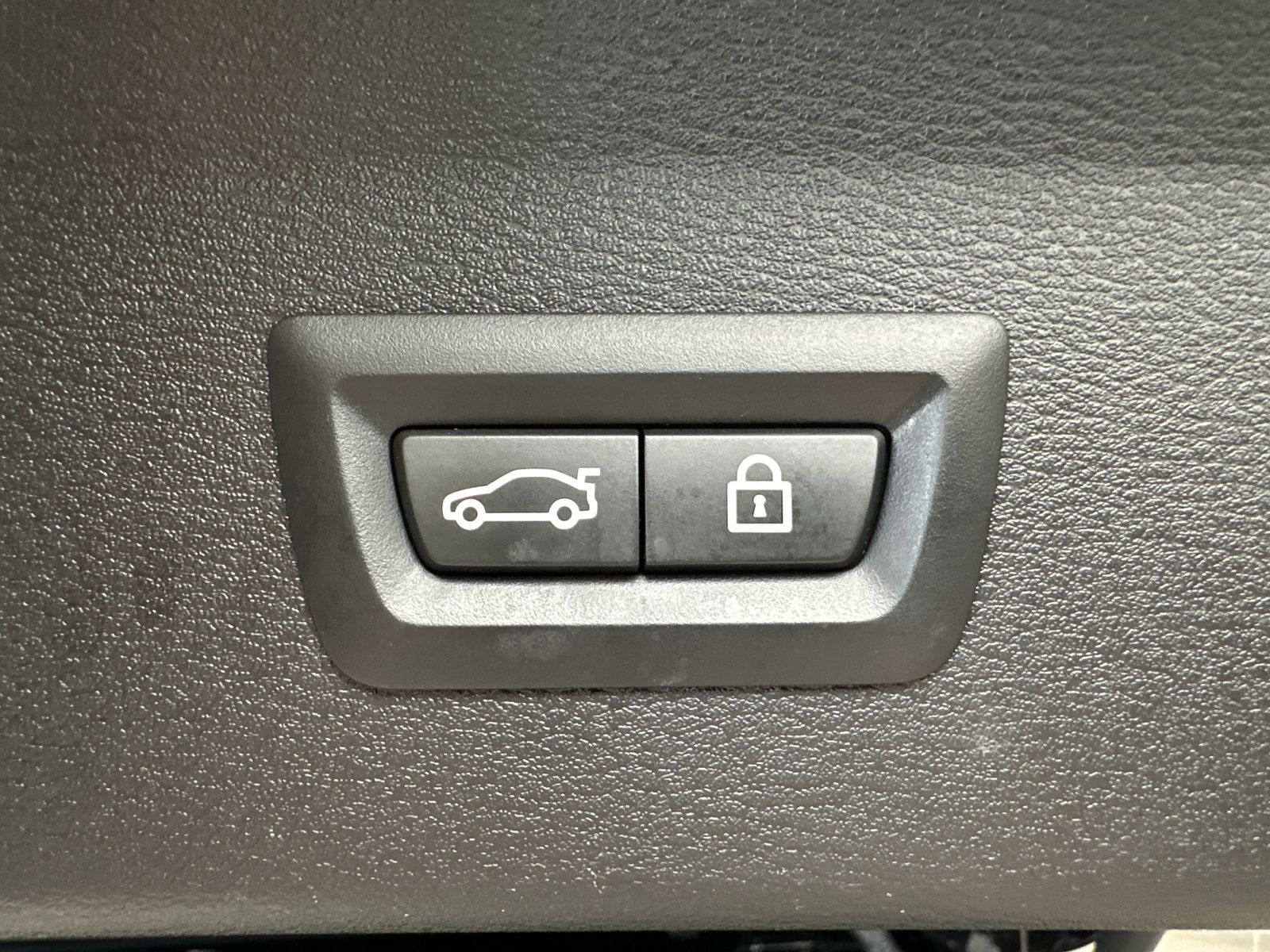 Fahrzeugabbildung BMW X1 xDrive25d M-Sport NAV+LED+AHK+ACC+KAMERA+HIFI