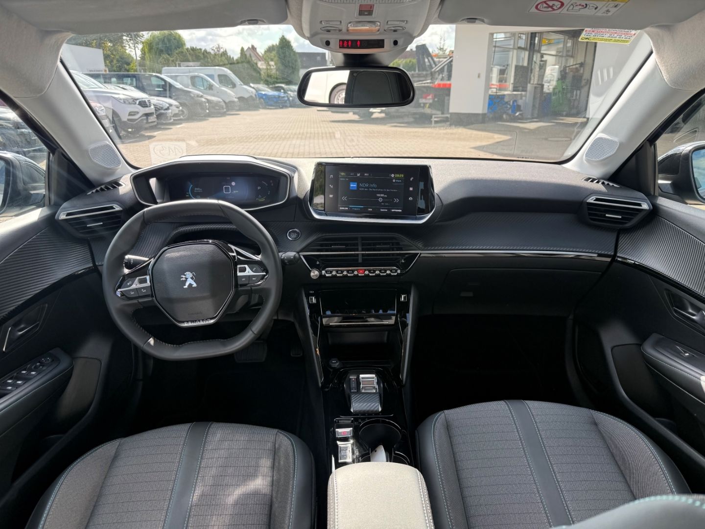 Fahrzeugabbildung Peugeot 208 -e Allure Pack SHZ+Kamera+11KW Schnelllader