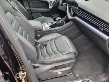 Volkswagen Touareg - 11