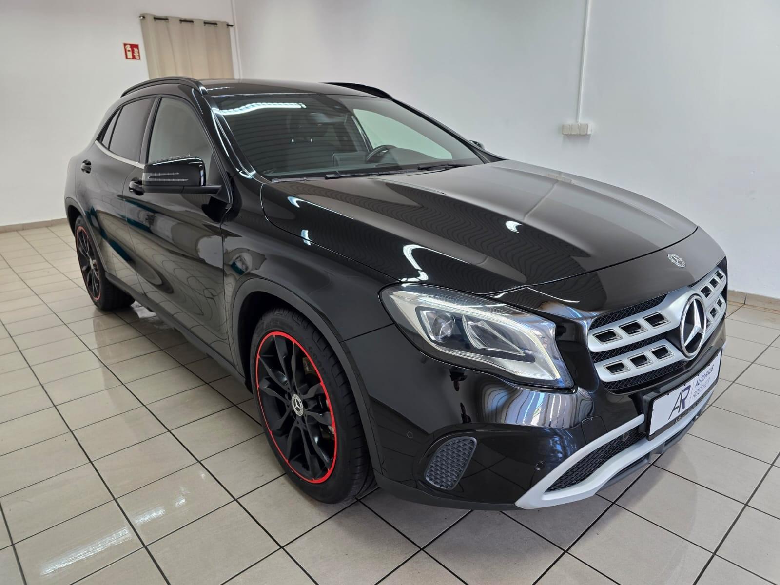 Mercedes-Benz GLA 200 d Style LED Navi Teilleder Telefon 19"