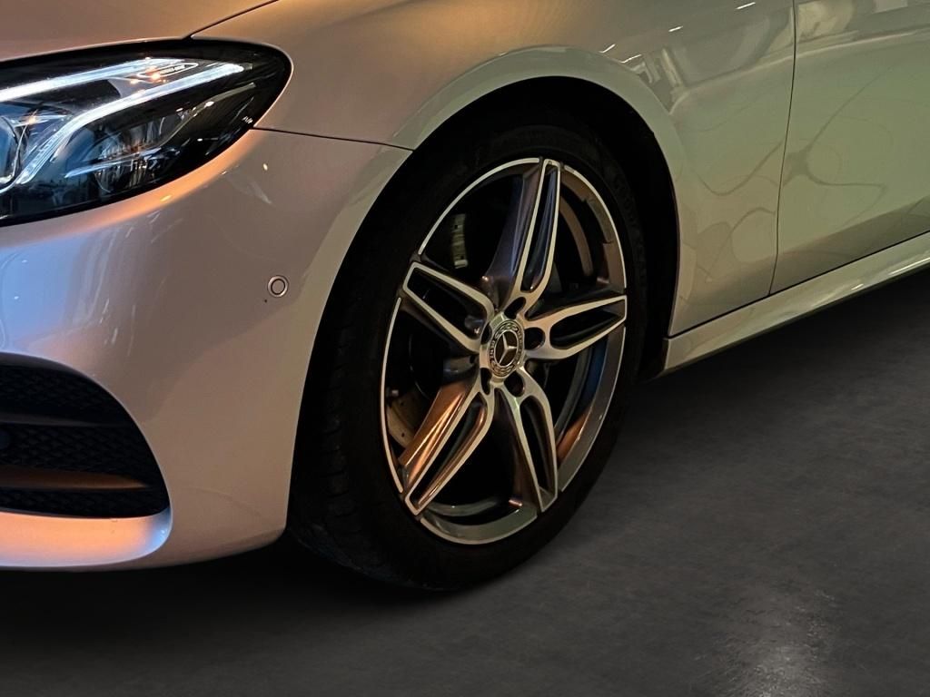 Fahrzeugabbildung Mercedes-Benz E 220 d T-Modell Pano STH Navi ACC PDC SHZ LED