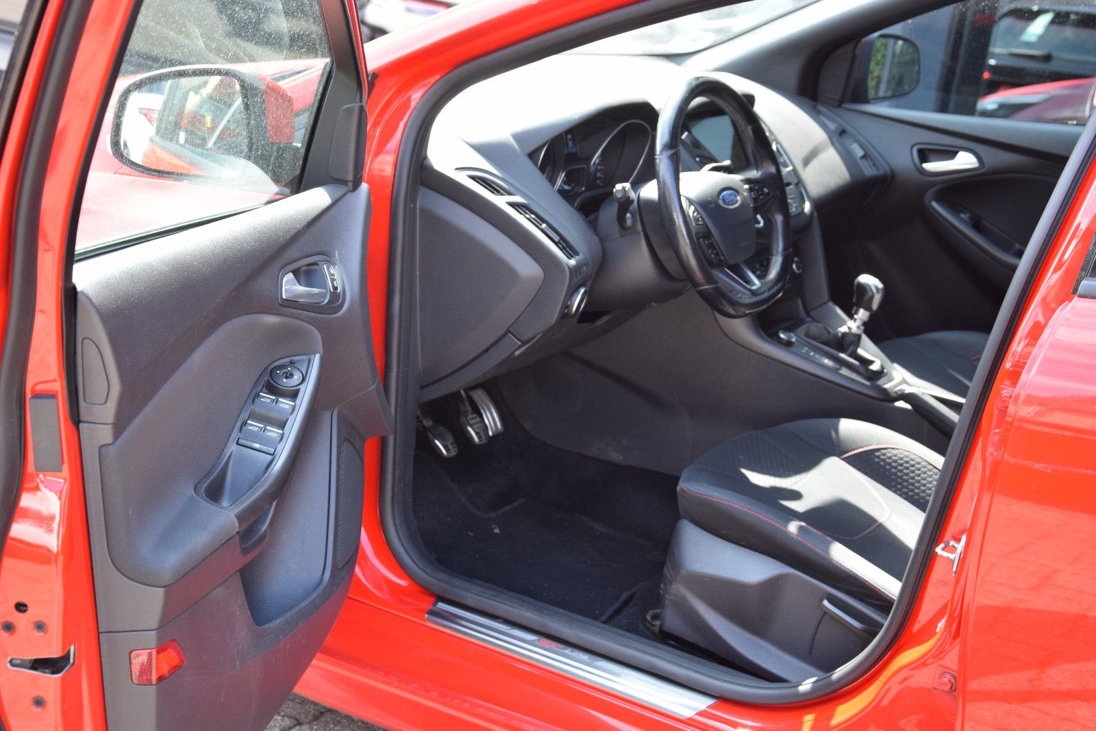 Fahrzeugabbildung Ford Focus Turnier ST-Line Motor verliert Wasser