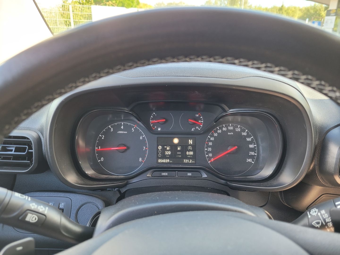 Fahrzeugabbildung Opel Combo Cargo Doppelkabine + AWR + PDC vo. & hi.