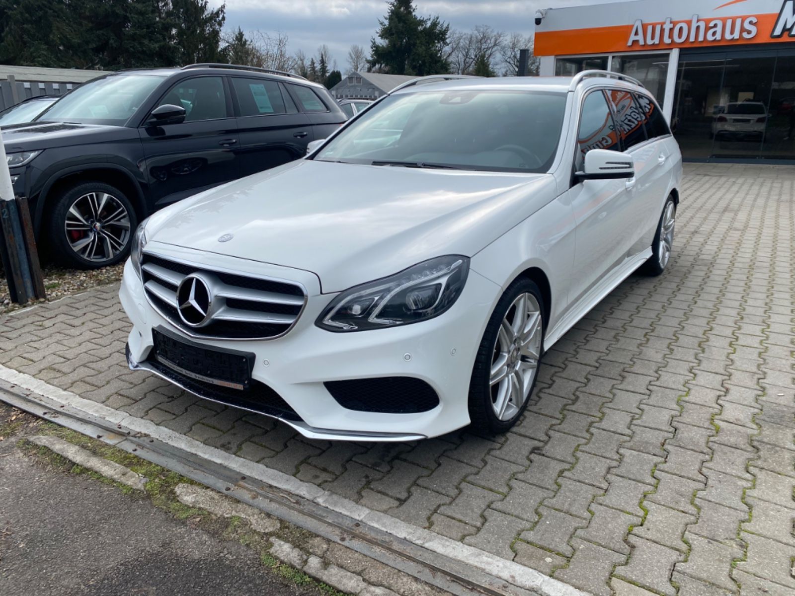 Fahrzeugabbildung Mercedes-Benz E 250 CGI T AMG*Totwinkel*LED*Navi*SHZ*Tempomat*