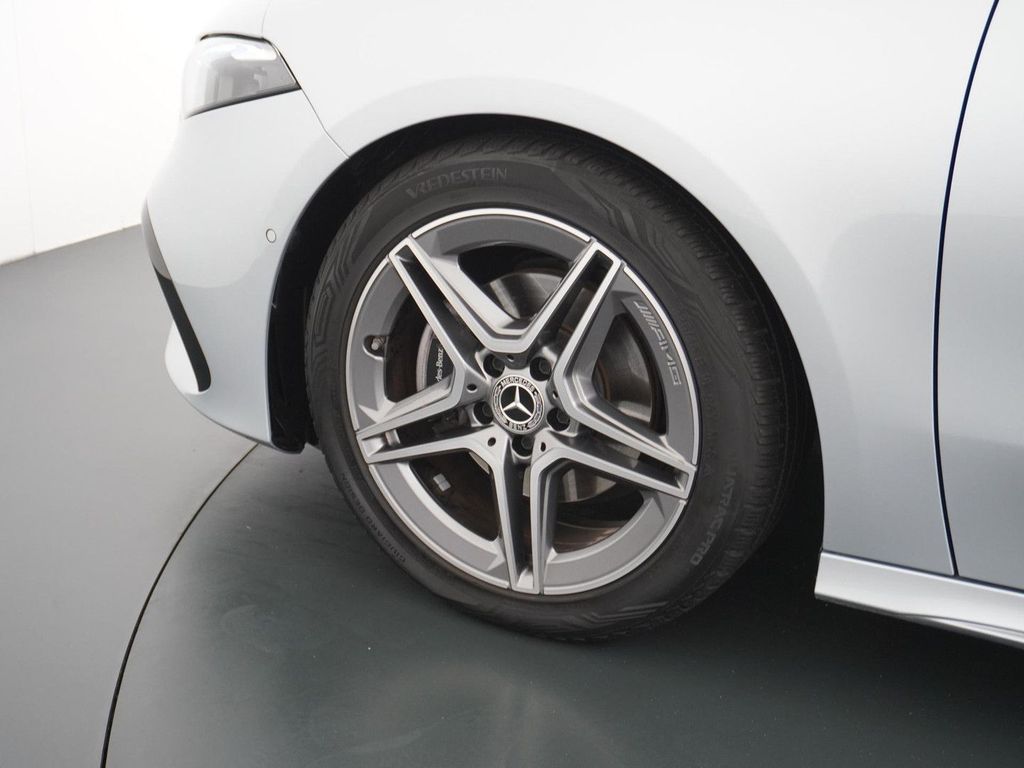 Mercedes-Benz A 180 Star Edition AMG Line