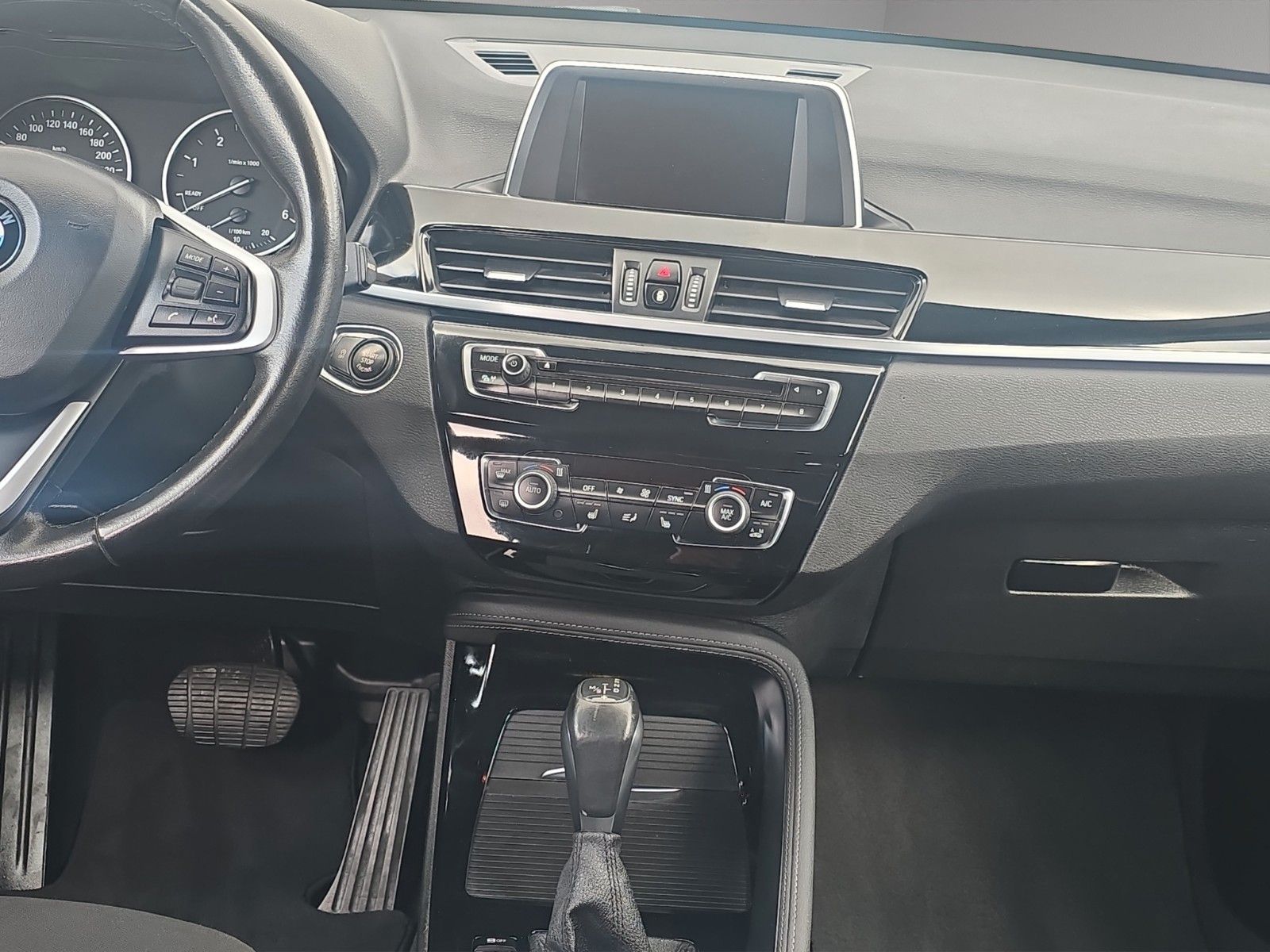 Fahrzeugabbildung BMW X1 xDrive 18 d Sport Line AUTOMATIK