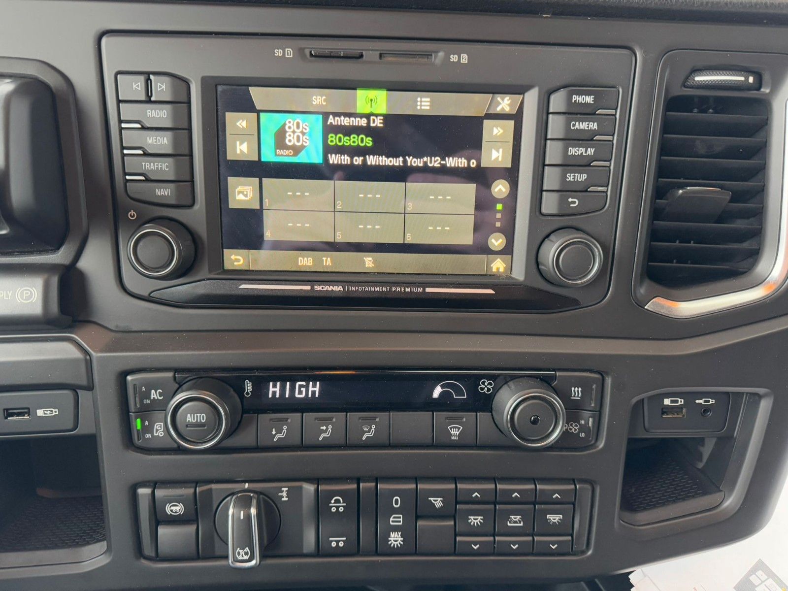 Fahrzeugabbildung Scania R580 V8 HMF 3220-K4 Kran Funk 66 t