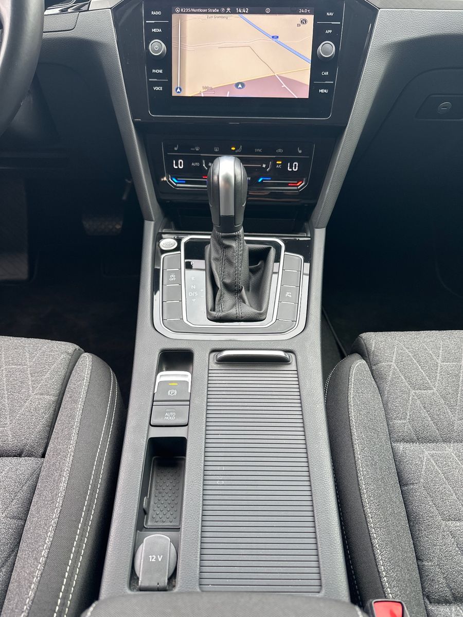 Fahrzeugabbildung Volkswagen Passat Variant 2.0 TDI DSG Business NAV+LED