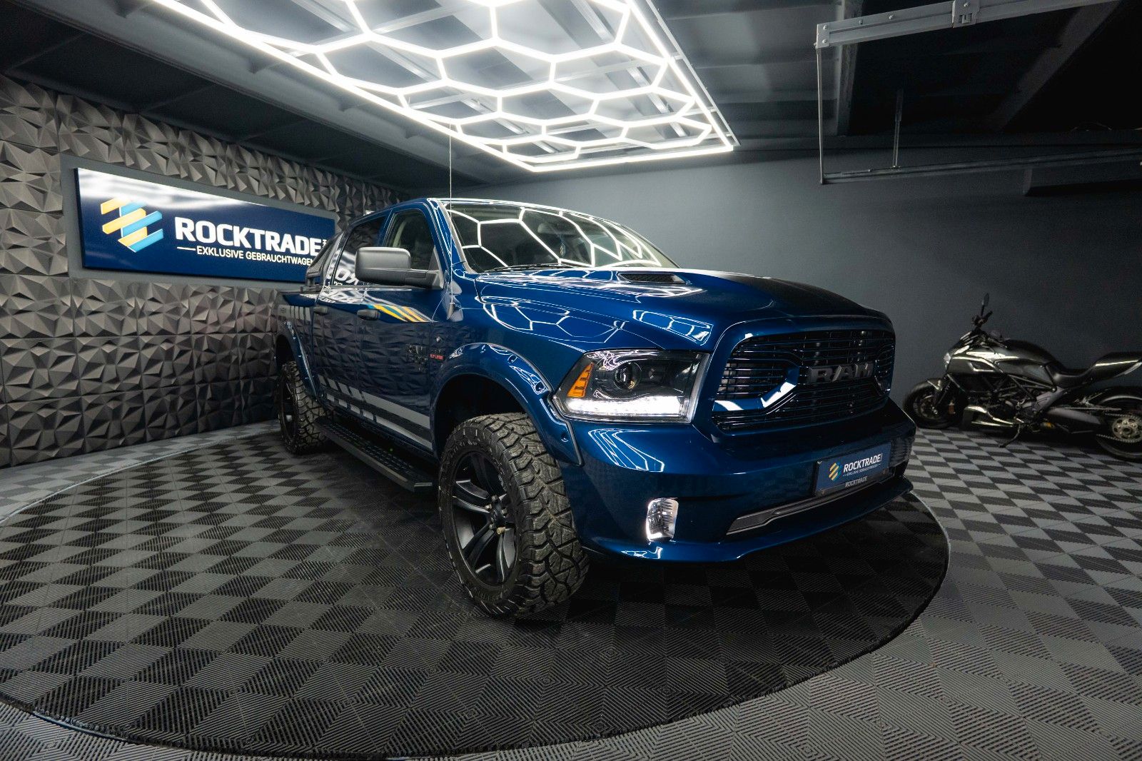 Fahrzeugabbildung Dodge RAM 5.7 V8 HEMI 4x4 OFFROAD Night-Paket *LED*AHK