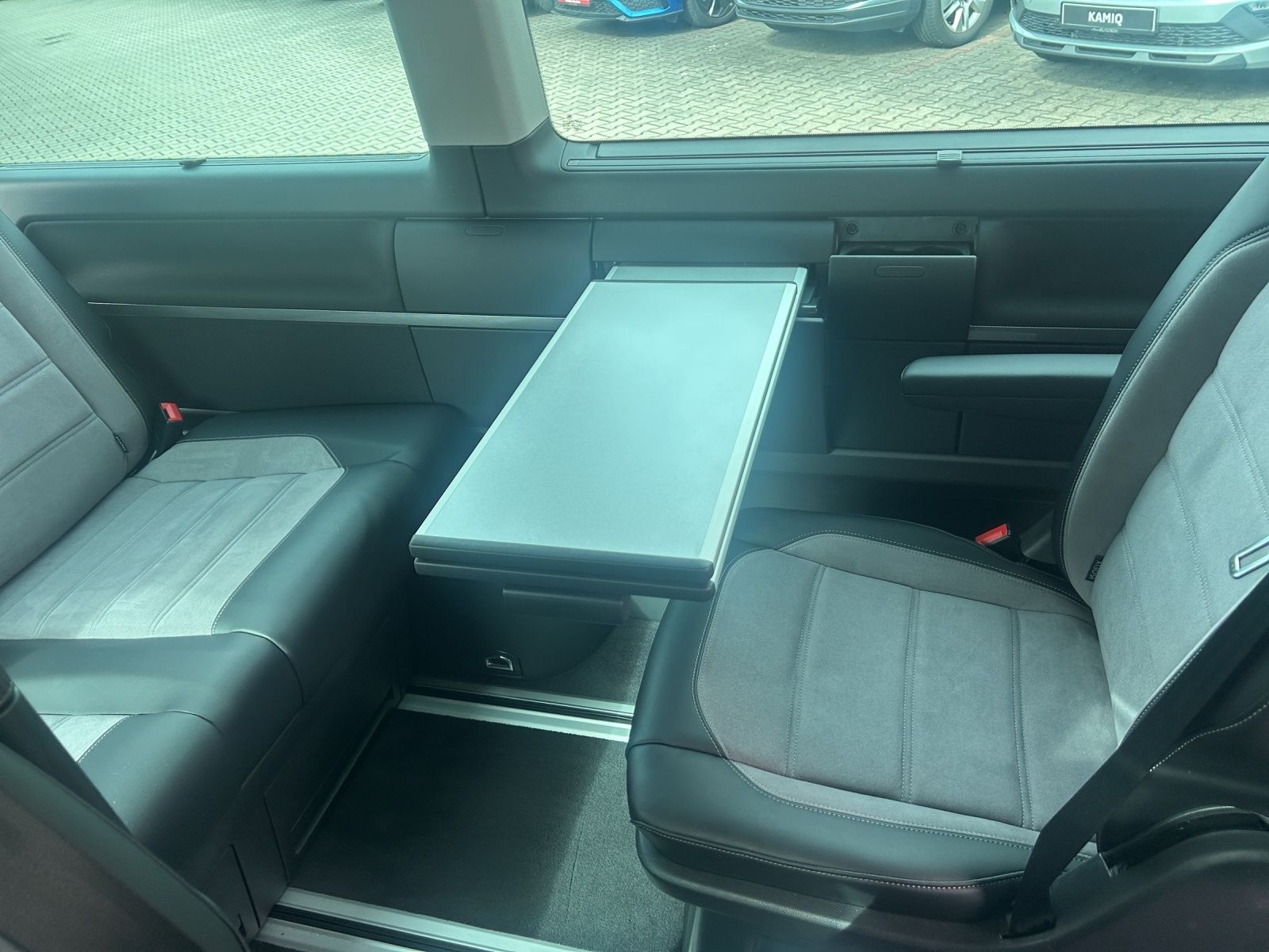 Fahrzeugabbildung Volkswagen T6 Multivan T6.1 TDI Gen Six NAVI AHK LED STANDH