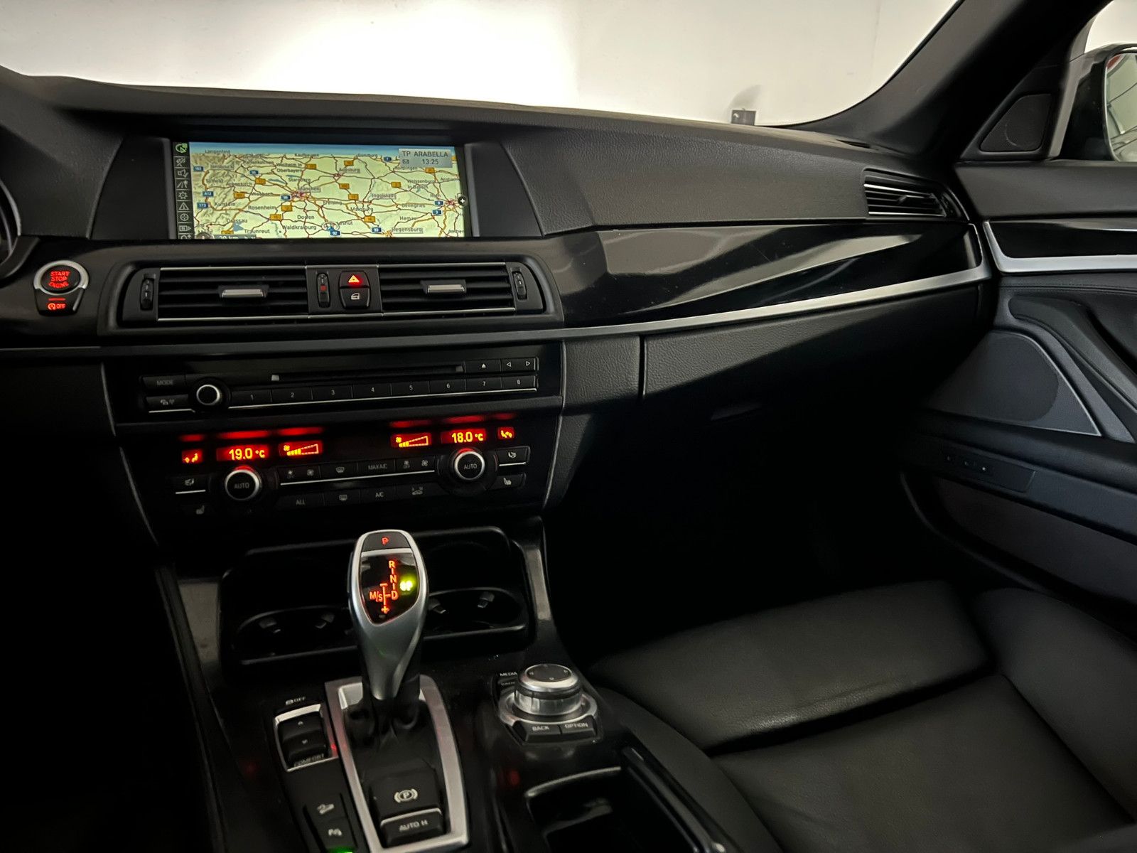 Fahrzeugabbildung BMW 530 d xDrive Lim. M SPORT/HuD/NAVI PROF/eGSD