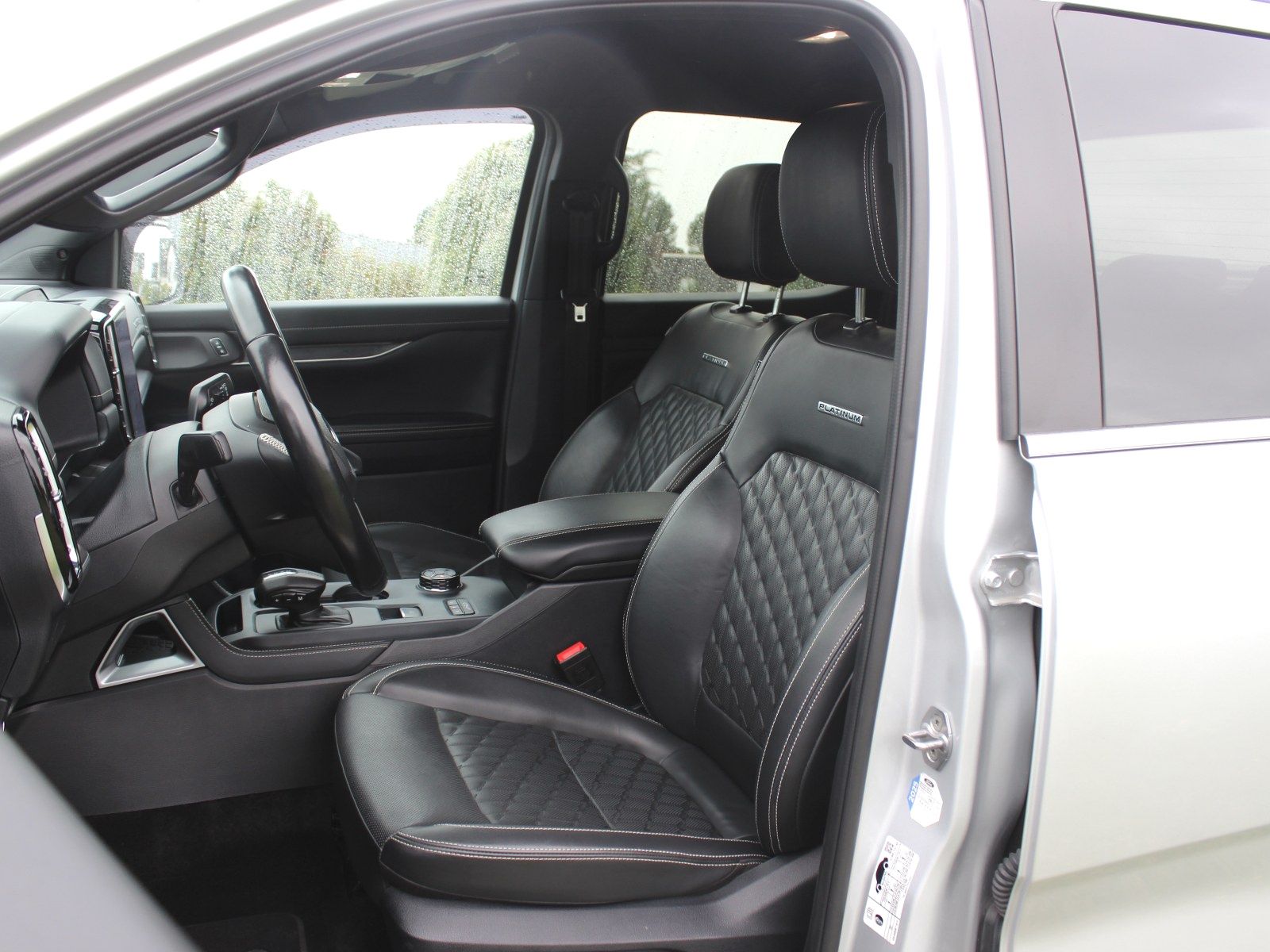 Fahrzeugabbildung Ford Ranger Platinum e-4WD Doppelkabine