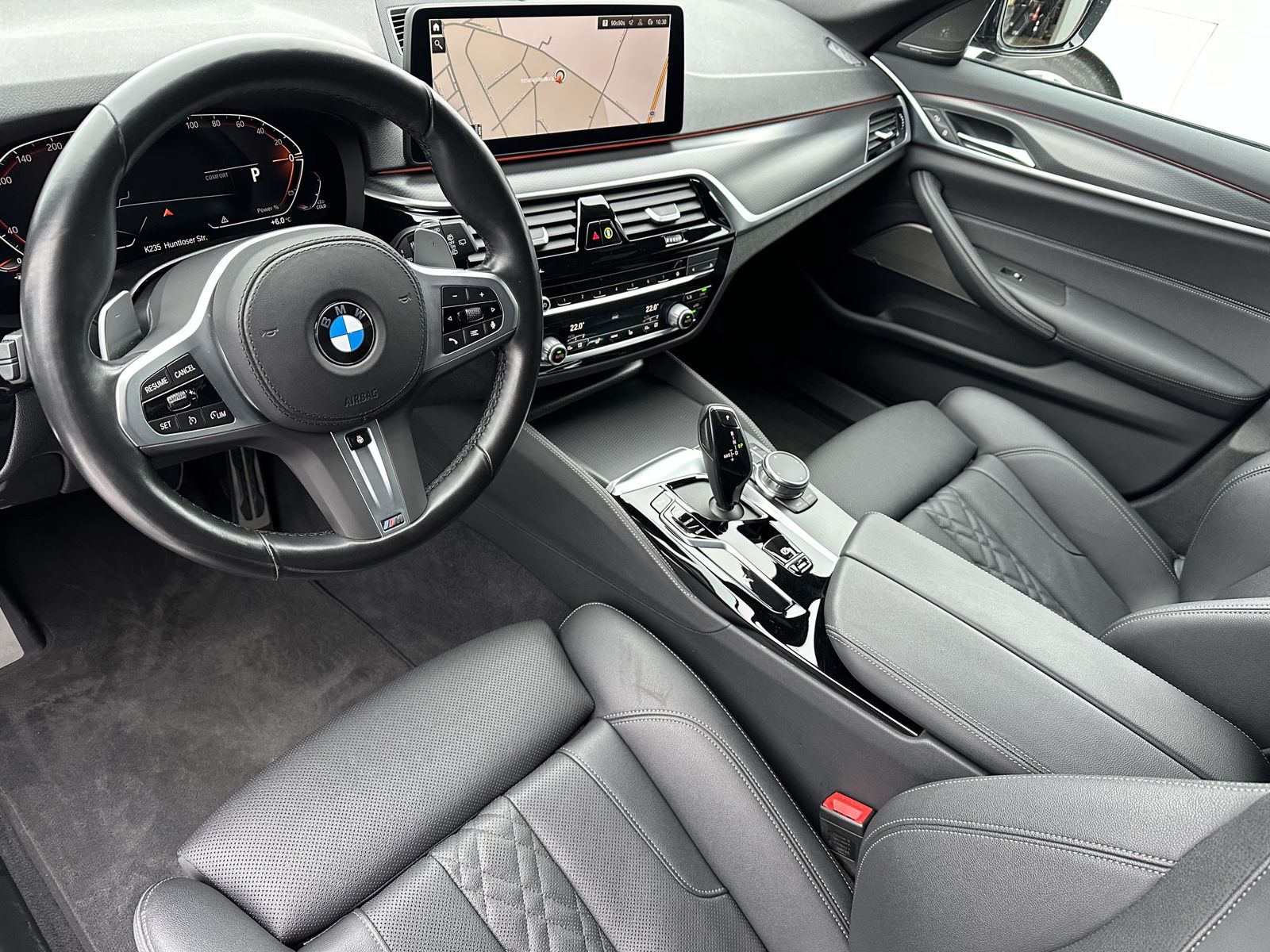 Fahrzeugabbildung BMW 530i Touring M-Sport NAV+LED+AHK+KAM+H&K+20ZO+VC