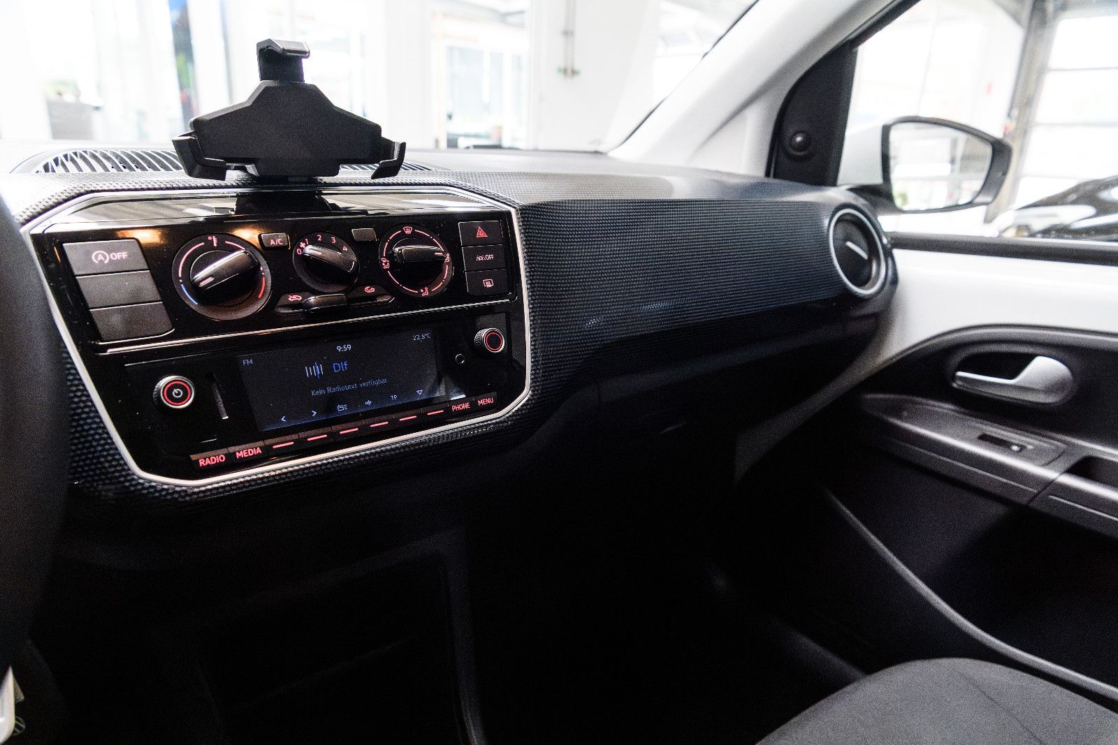 Fahrzeugabbildung Volkswagen up! 1.0l 48kw +4-türig + Maps & More + GJReifen