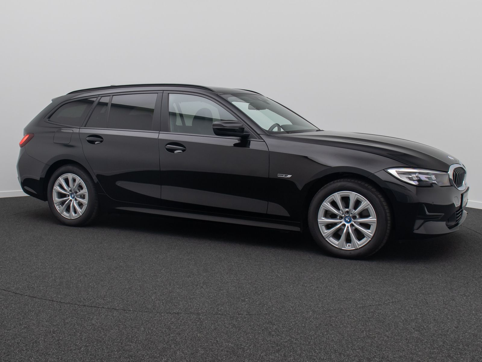 Fahrzeugabbildung BMW 320e Alarm LED DAB Panorama Leder M Sportleder