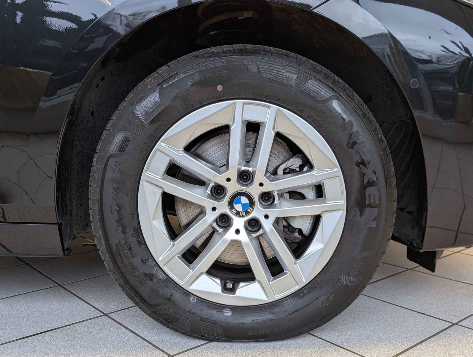 BMW 218 Active Tourer d Panoramadach Kamera AHK - Image 10