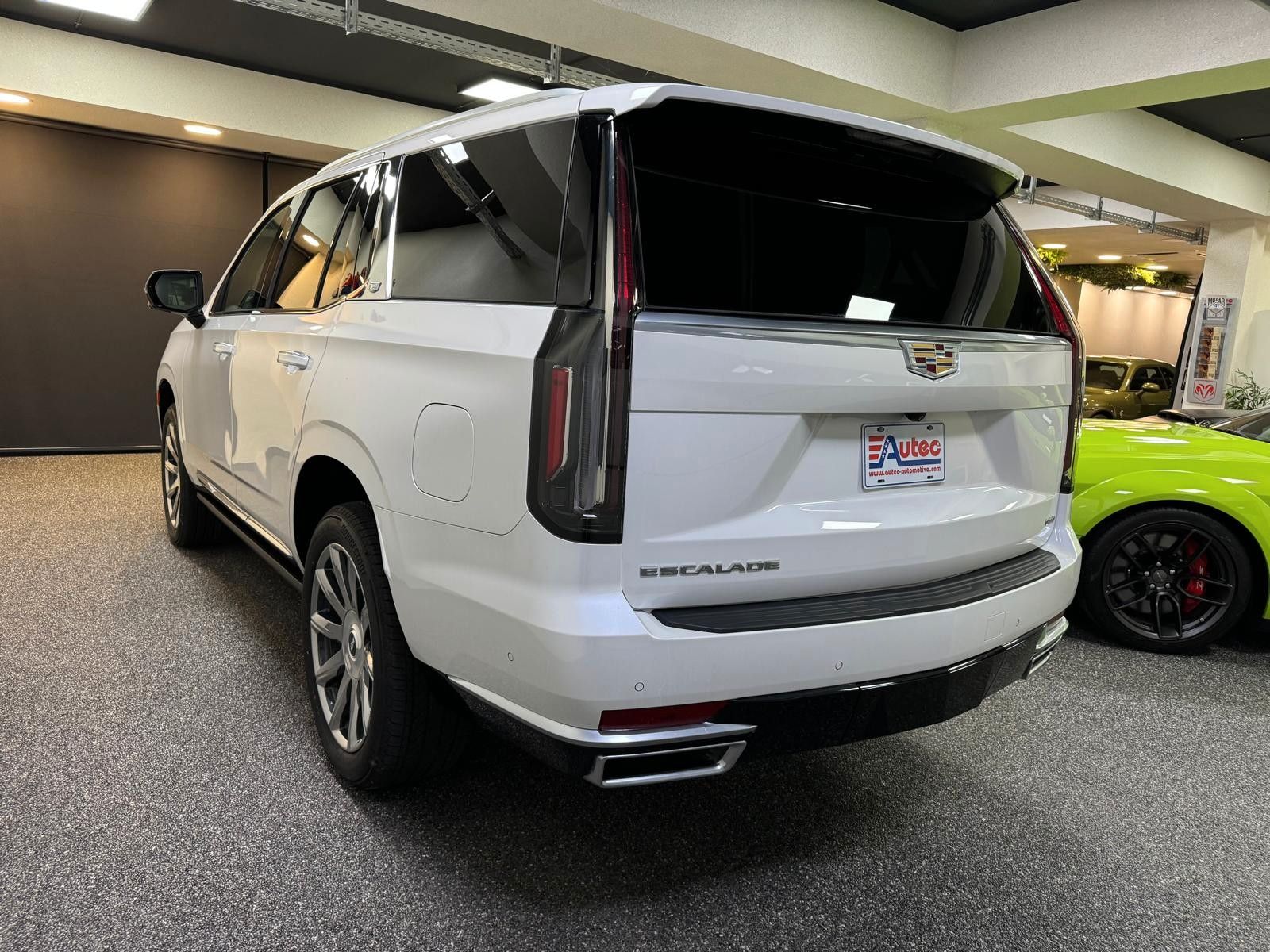 Fahrzeugabbildung Cadillac ESCALADE PREMIUM LUXURY PLATINUM 6.2 V8 -NIGHT V