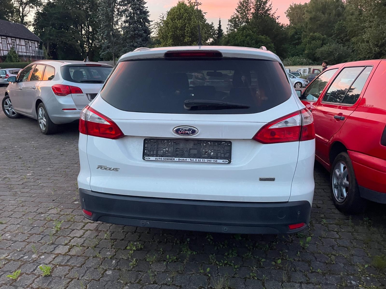 Ford Focus 2012 — engine 998 cm³, 101 HP (74kW)