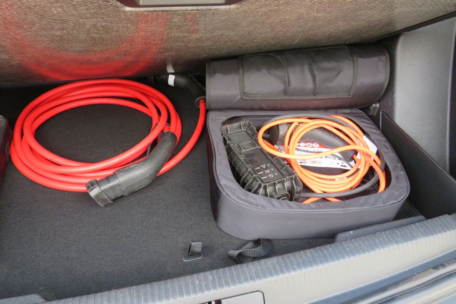 Fahrzeugabbildung Peugeot 2008 e- Allure Pack NAVI KAMERA ACC PDC SITZH 1H