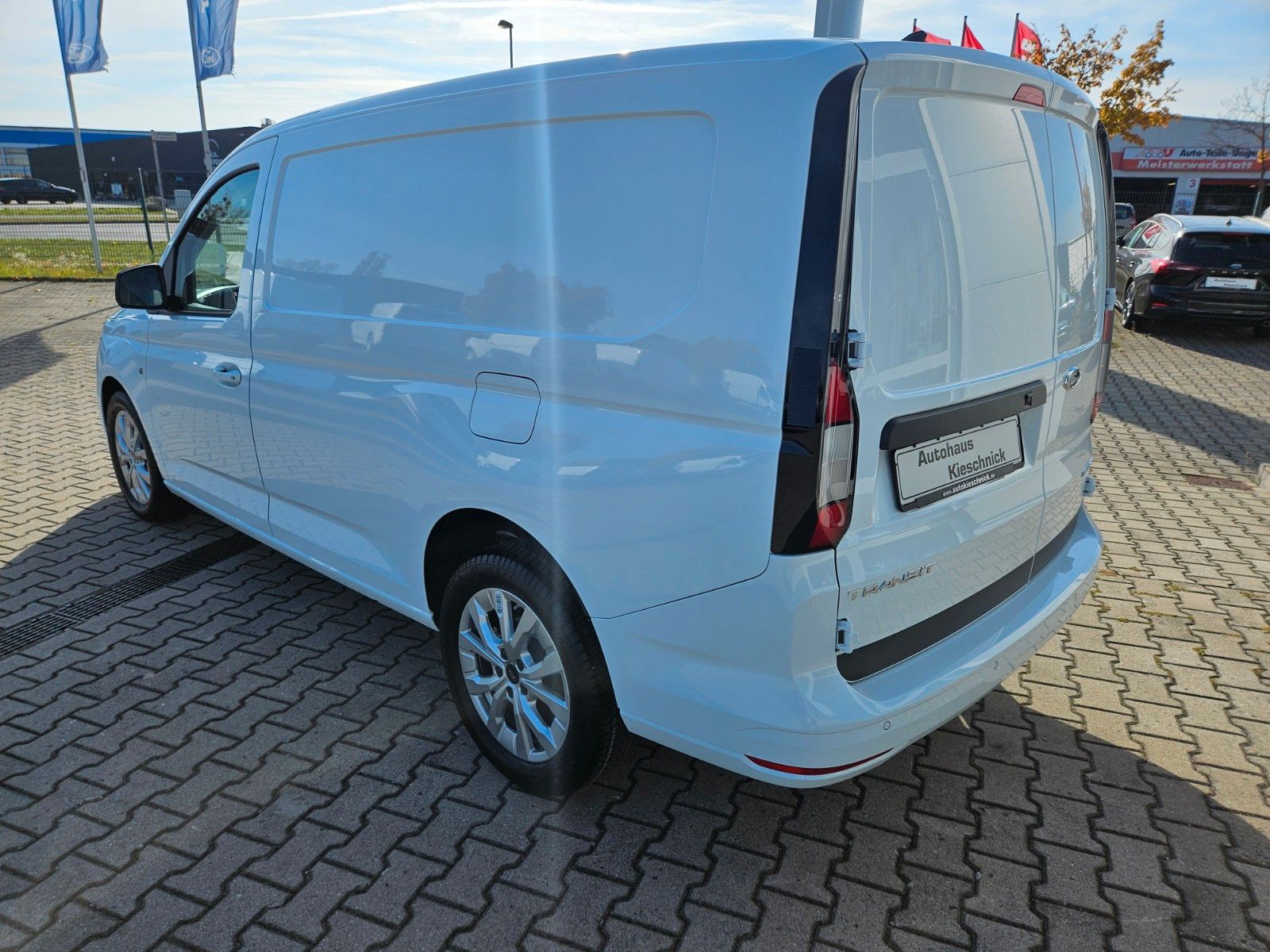 Fahrzeugabbildung Ford Transit Connect Limited L2 Kasten