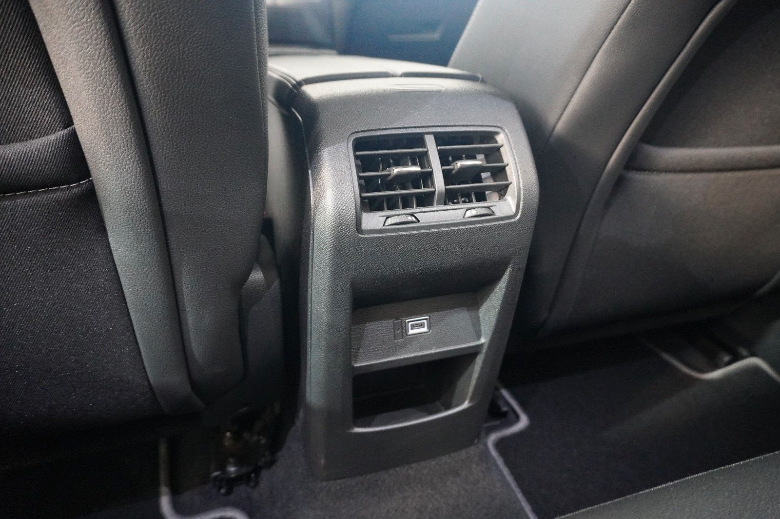 Fahrzeugabbildung Opel Astra L Lim. 1.6 HYBRID ELEGANCE NAVI/LED/KAMERA