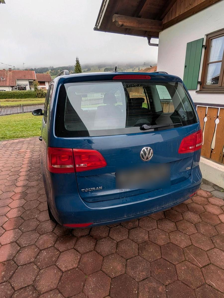 Volkswagen Touran 2011 — двигун 140 HP (103kW)