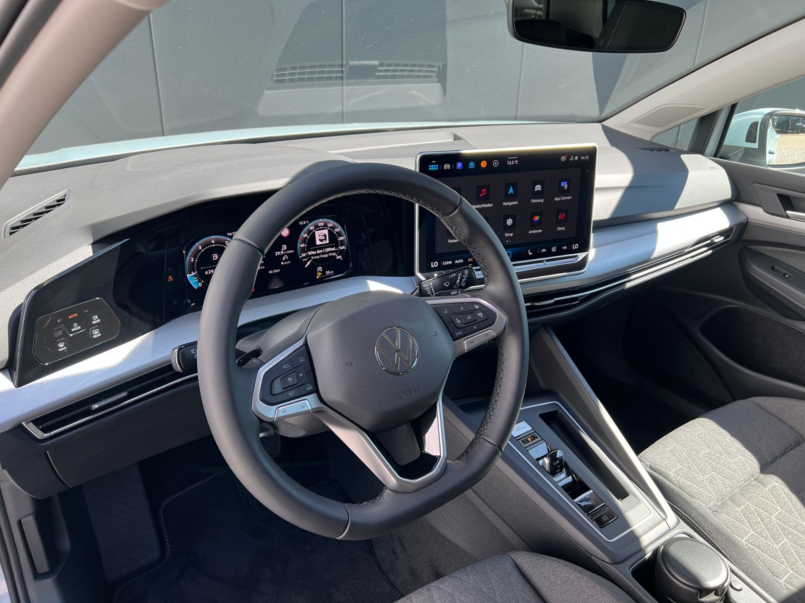Fahrzeugabbildung Volkswagen Golf VIII Life 1.5 eTSI DSG *LED, ACC, Kamera, 1