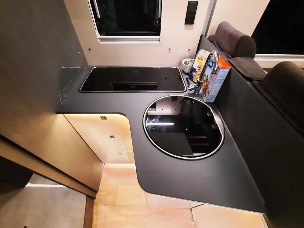 Fahrzeugabbildung Laika Kosmo H 1409 Verfüg./Sparen Sie 17.631,- €